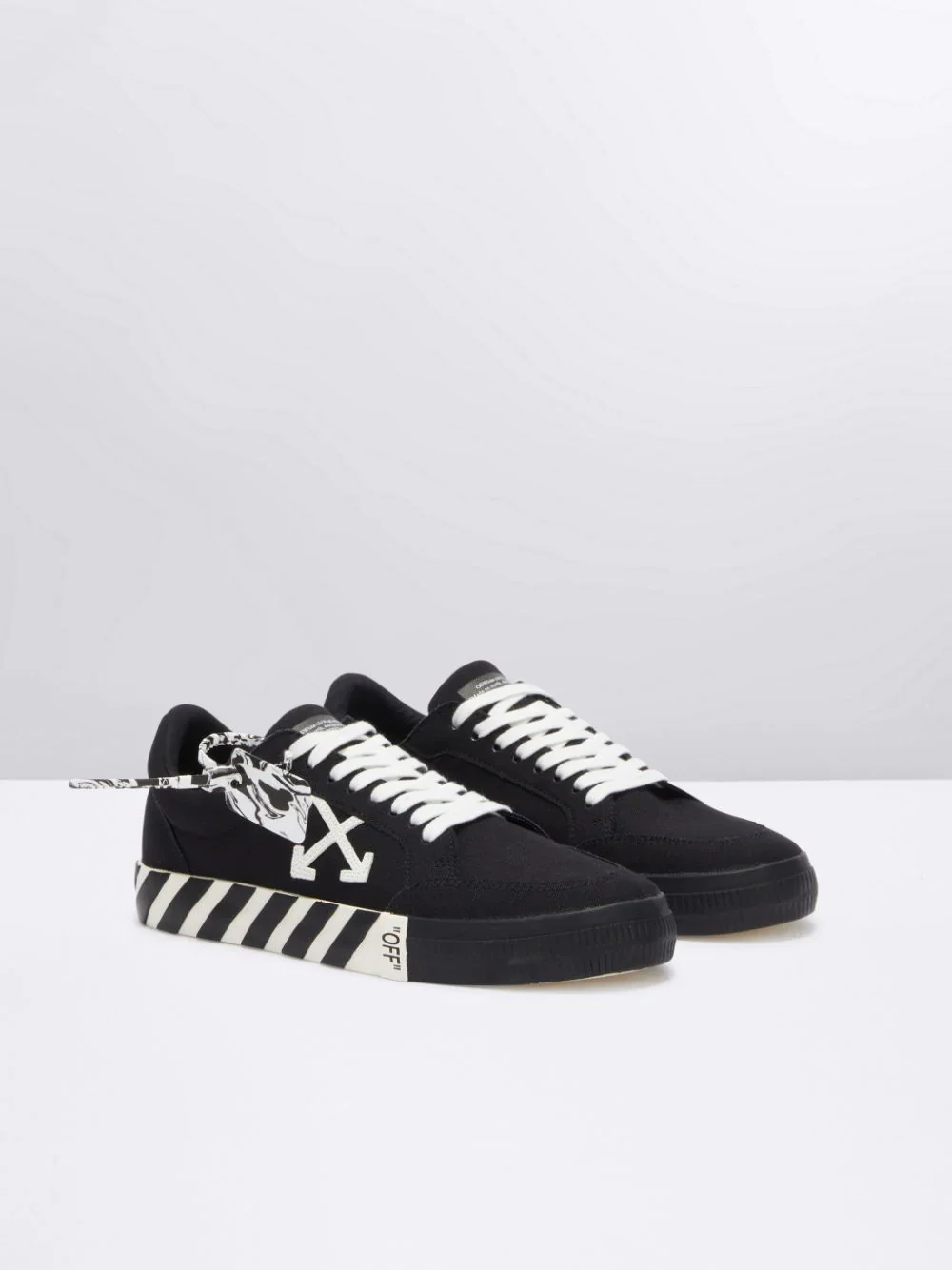 Off-White Low Vulcanized Sneakers Black-White - Image 2